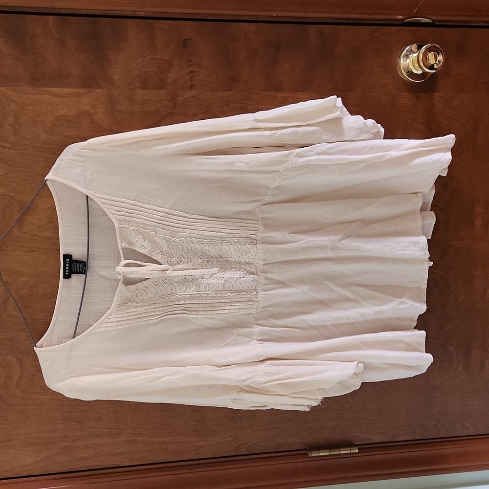 Gently used, Ivory, 3/4th sleeve, FrontTie, Peasant Blouse, Size 0